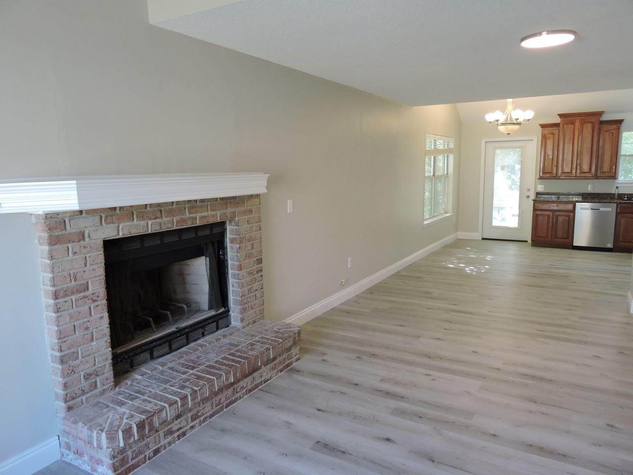 213 Southgate Dr - Photo 3 of 31