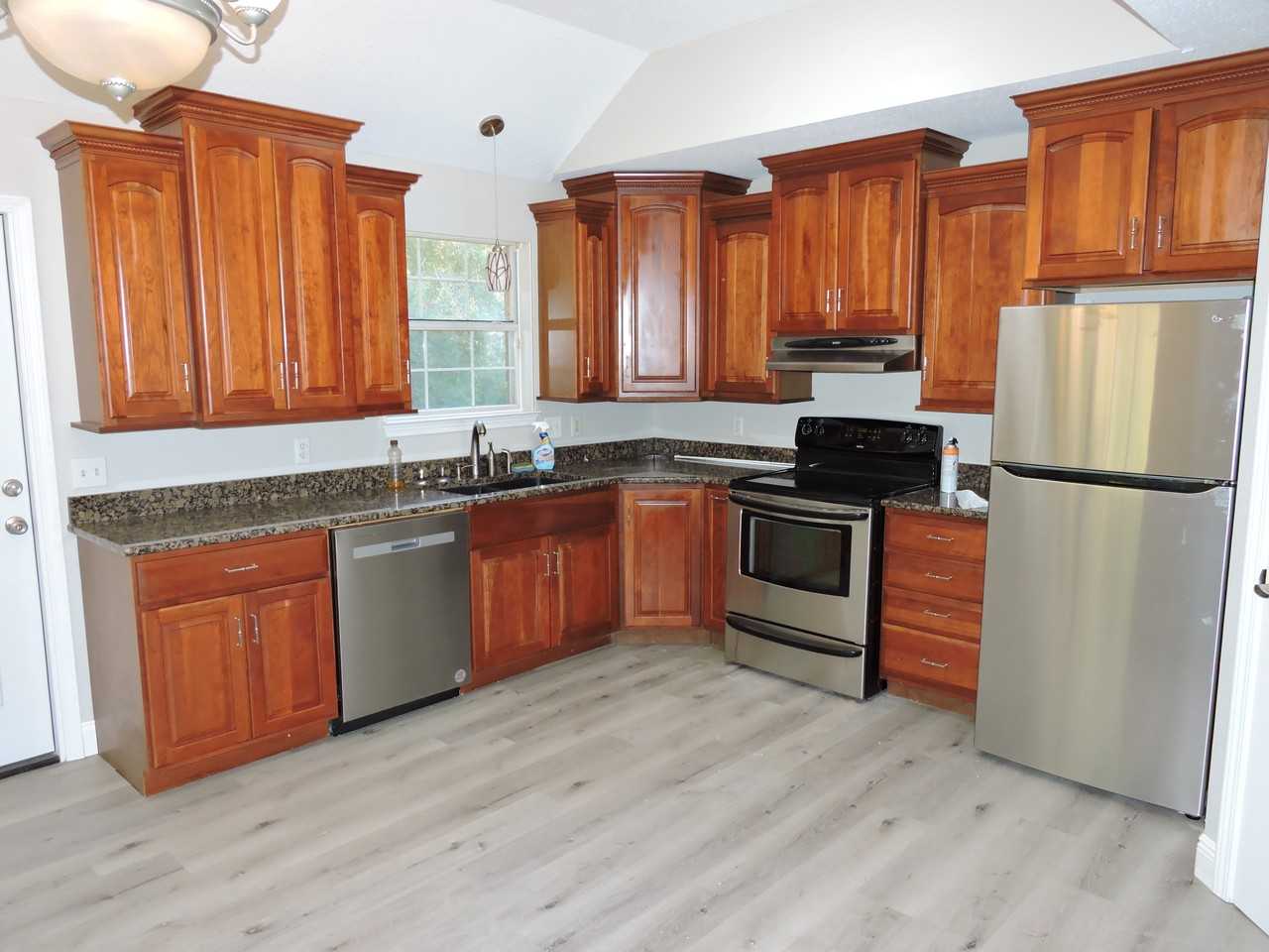 213 Southgate Dr - Photo 4 of 31