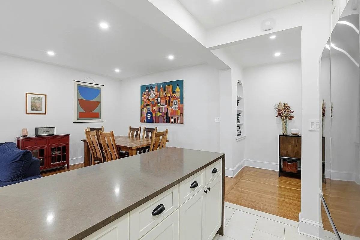 2540 31St Ave - Photo 2 of 10