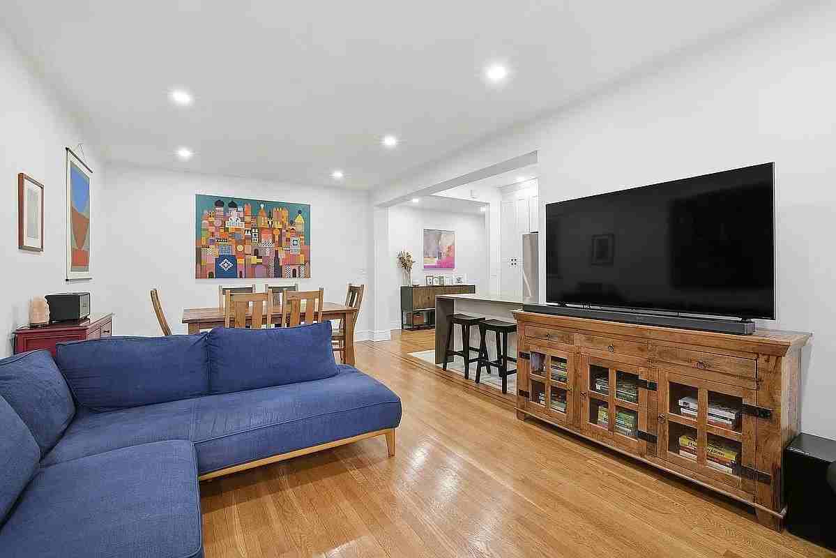 2540 31St Ave - Photo 4 of 10