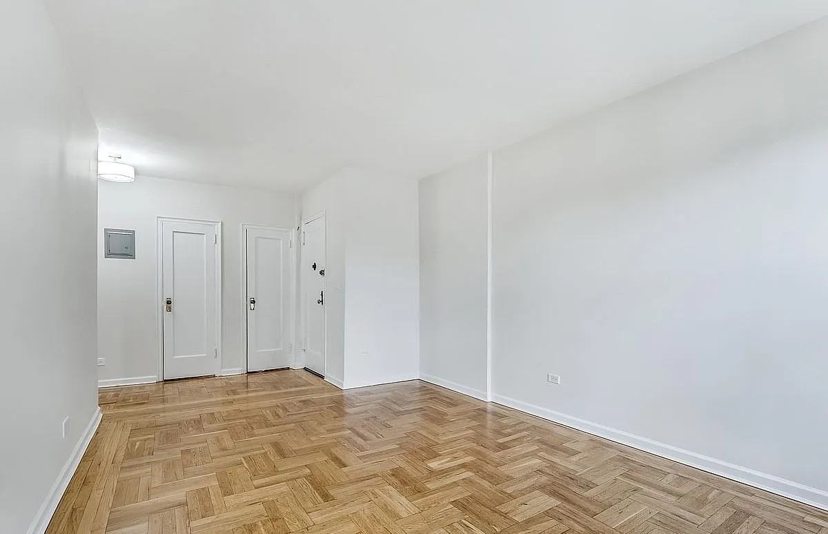 4855 43Rd St - Photo 2 of 10