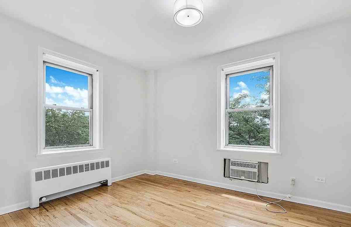 4855 43Rd St - Photo 3 of 10