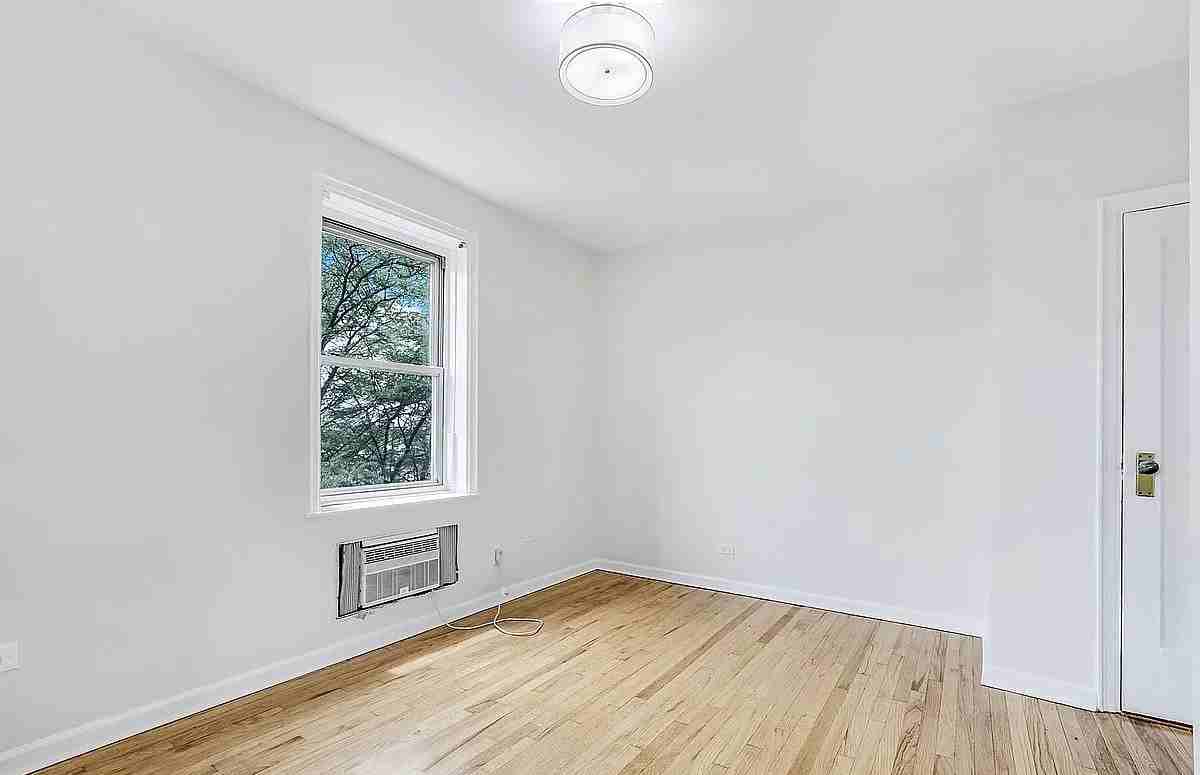 4855 43Rd St - Photo 5 of 10