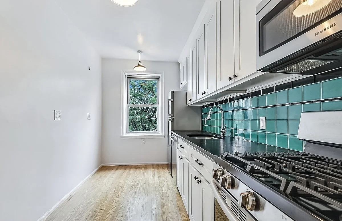 4855 43Rd St - Photo 6 of 10