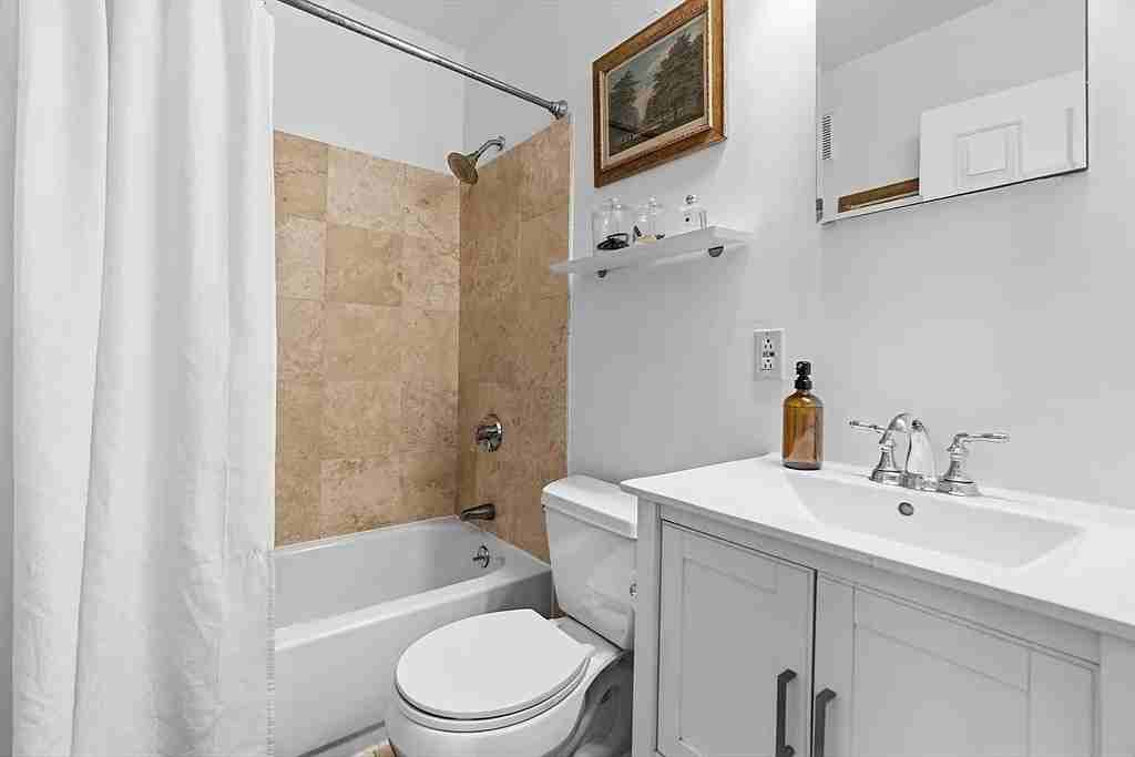 171 Warren Ave #5 - Photo 3 of 10