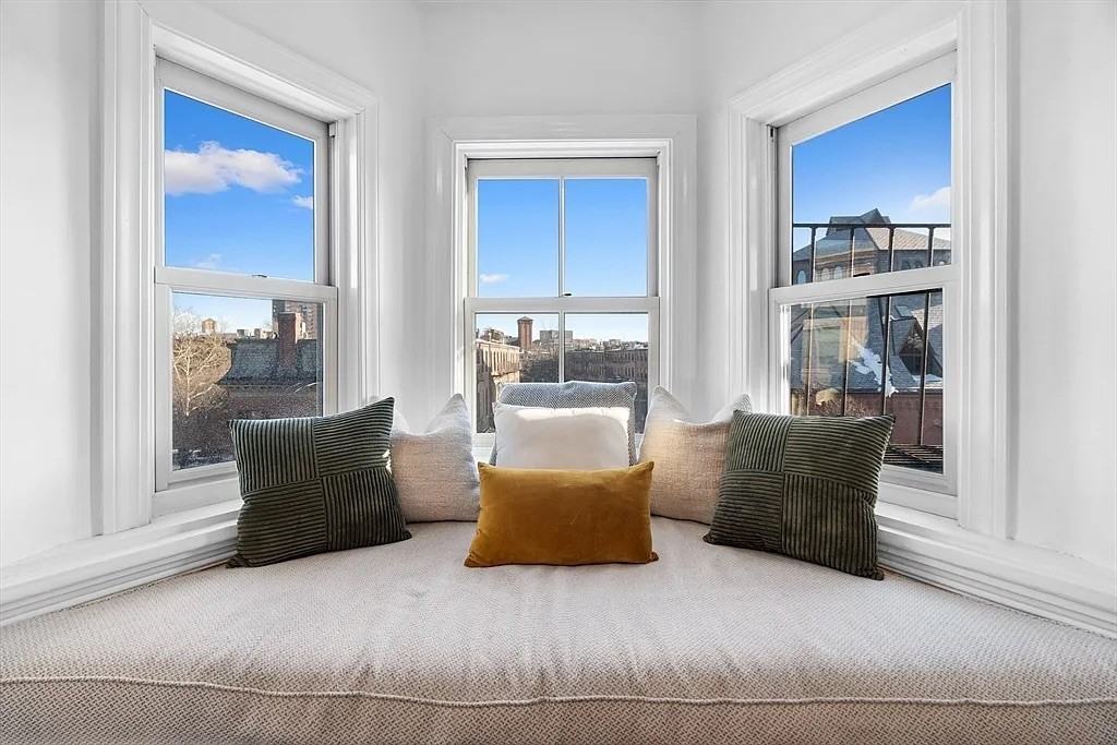 171 Warren Ave #5 - Photo 5 of 10