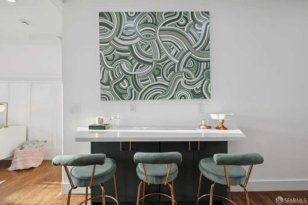 1449 Hyde St - Photo 5 of 12