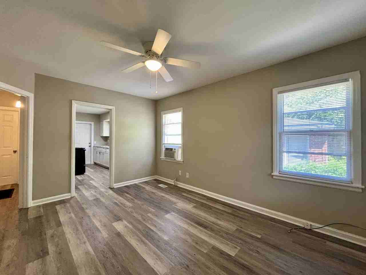 1423 41st St - Photo 2 of 6