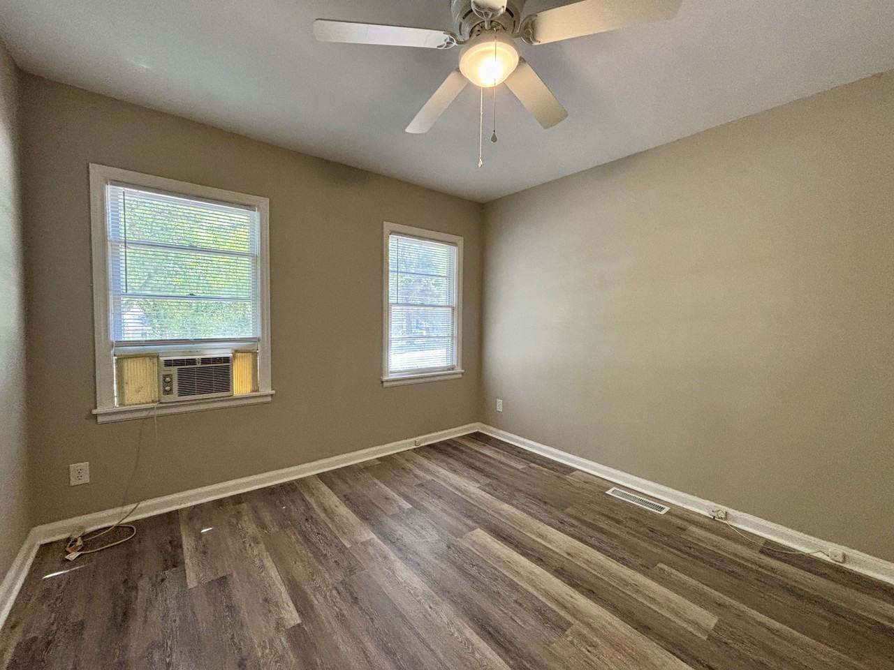 1423 41st St - Photo 6 of 6