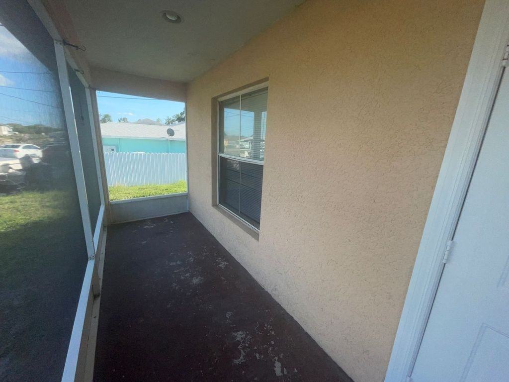 210 Hightower Ave S - Photo 3 of 18