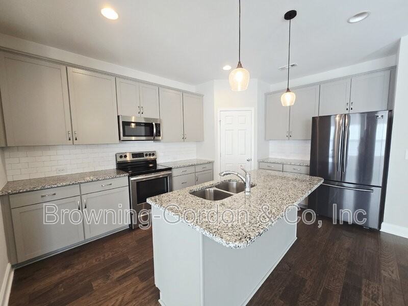 554 Oakvale Ln - Photo 2 of 19