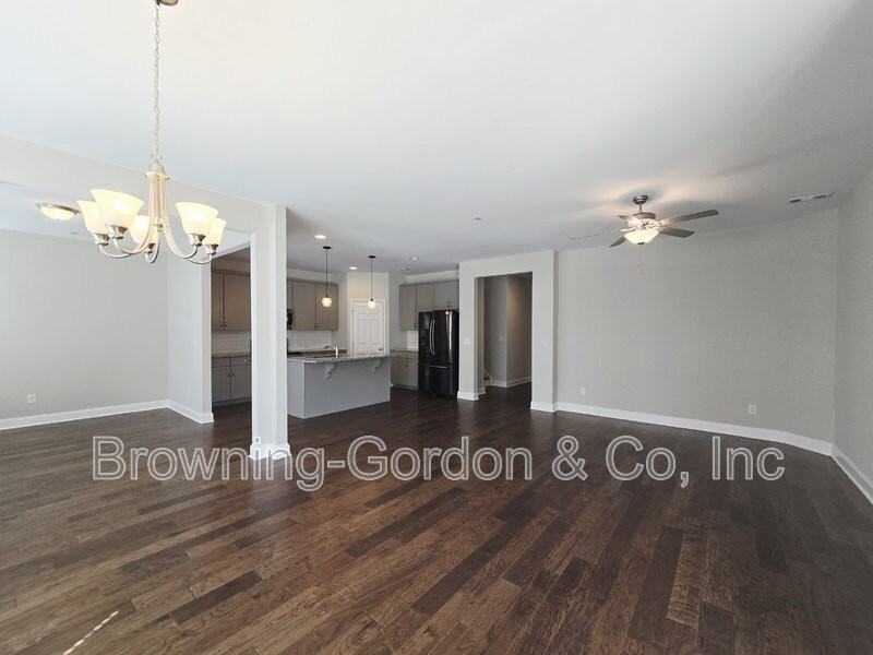 554 Oakvale Ln - Photo 5 of 19