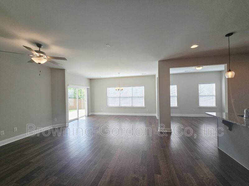 554 Oakvale Ln - Photo 6 of 19