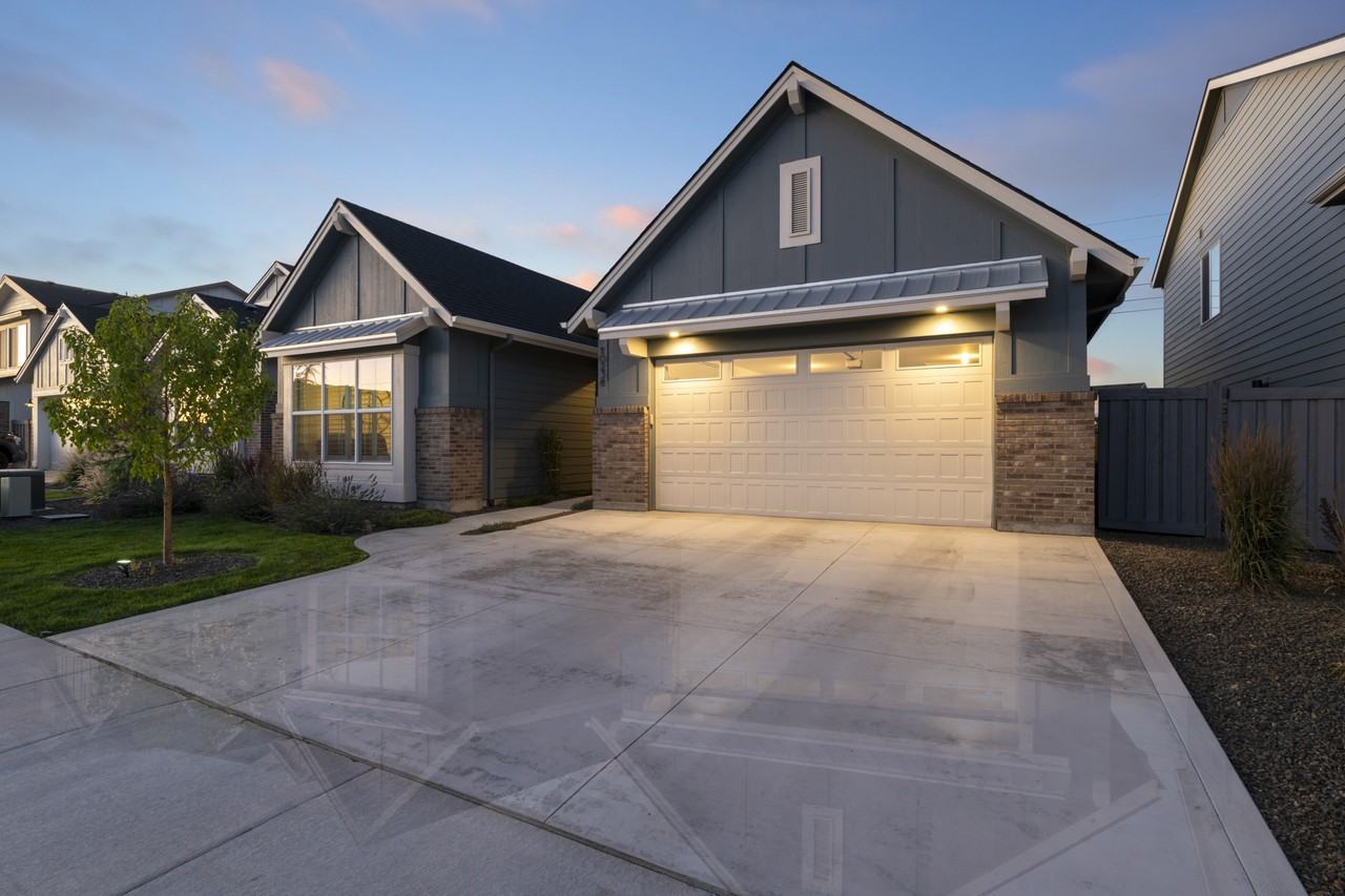 10238 Hazy Glen Dr - Photo 2 of 50