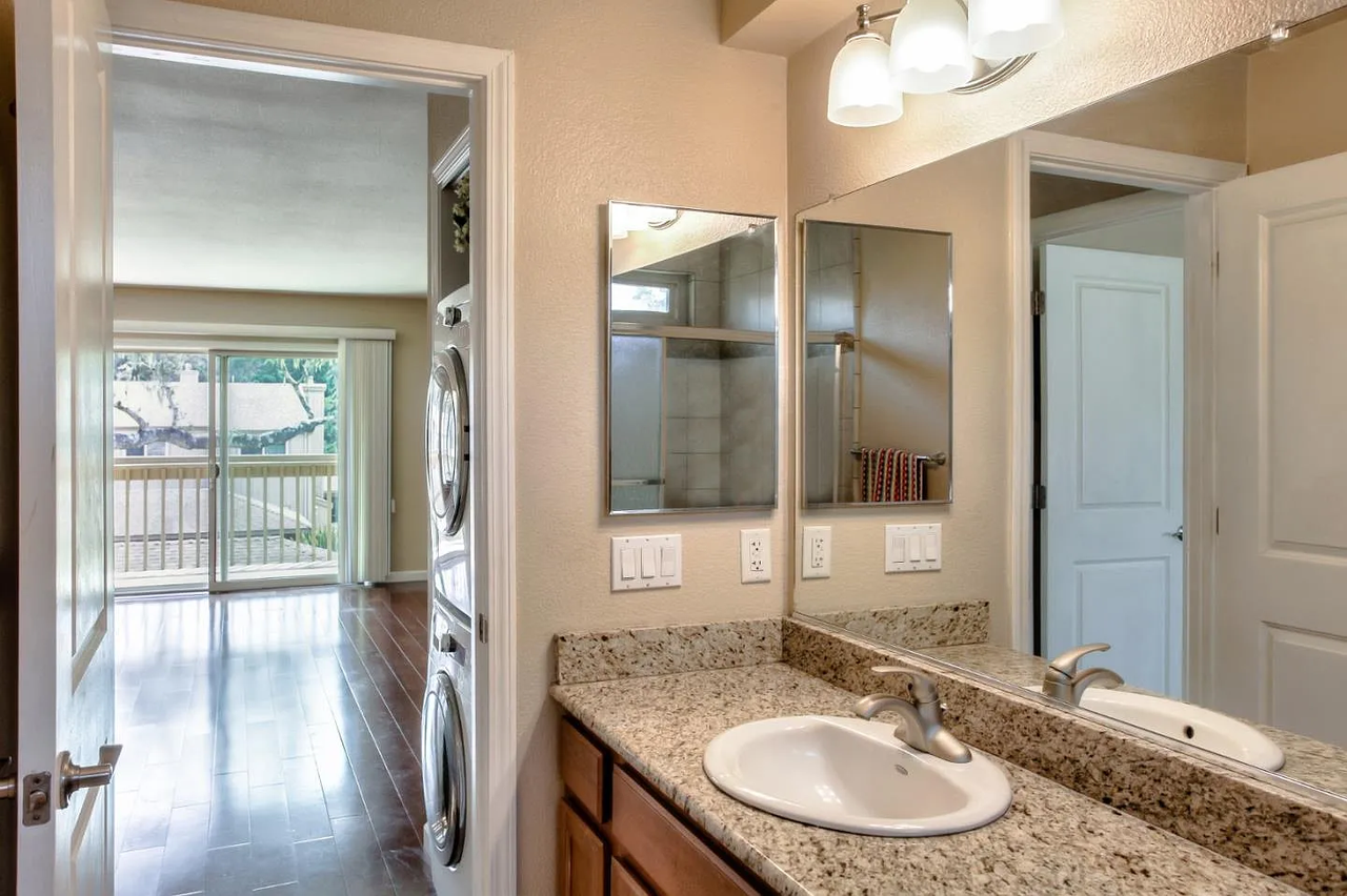 300 Glenwood Cir #287 - Photo 2 of 12