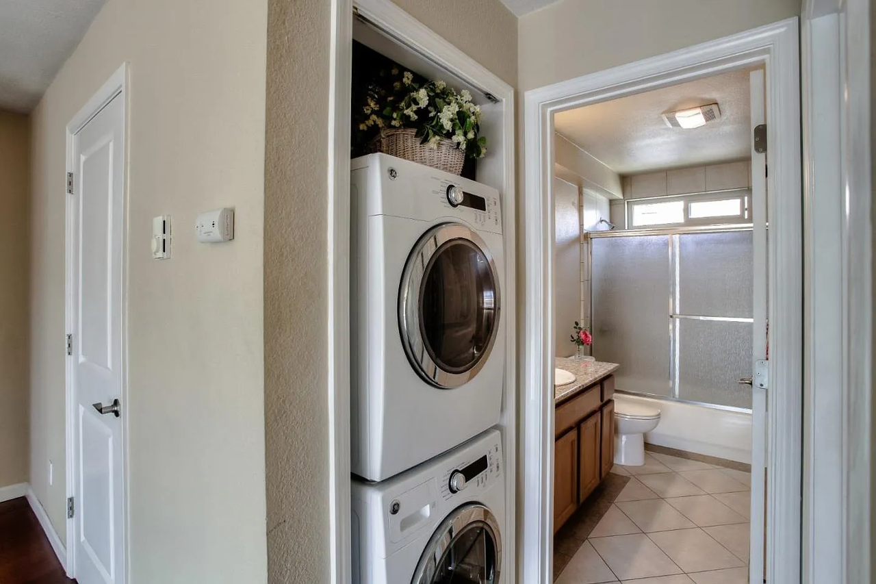 300 Glenwood Cir #287 - Photo 4 of 12