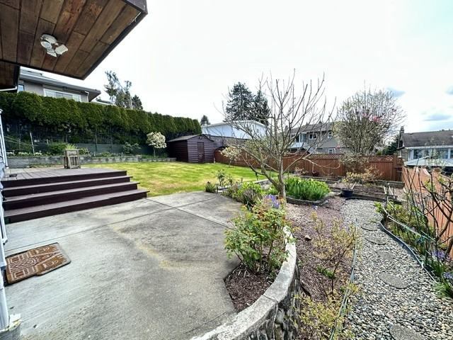 5560 Cedardale Crt - Photo 2 of 23