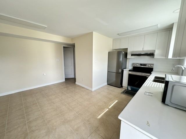 5560 Cedardale Crt - Photo 3 of 23