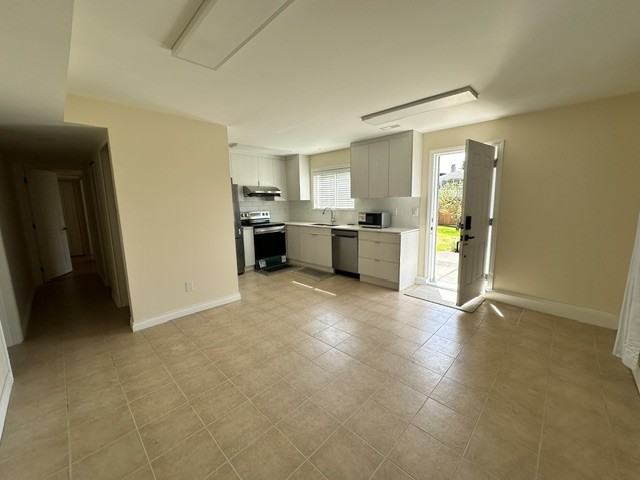 5560 Cedardale Crt - Photo 5 of 23