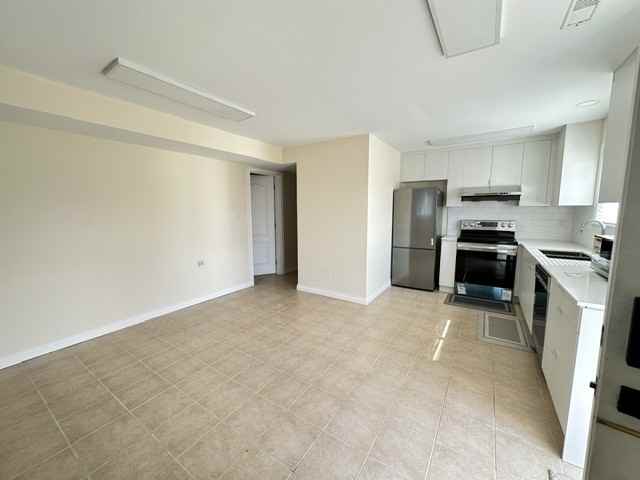 5560 Cedardale Crt - Photo 6 of 23