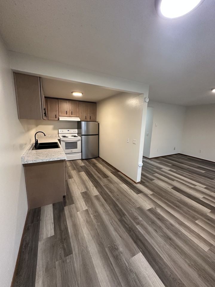 624 W Cedar St #9 - Photo 3 of 17