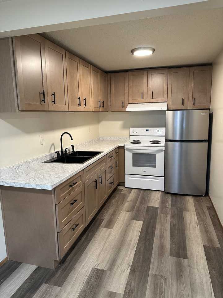 624 W Cedar St #9 - Photo 4 of 17