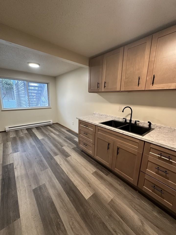 624 W Cedar St #9 - Photo 5 of 17