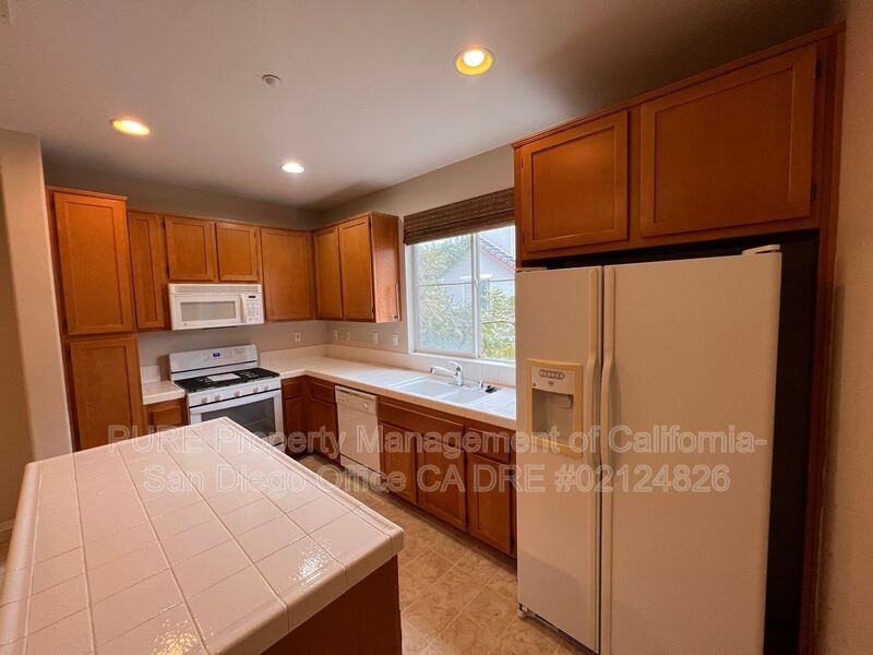 1586 Sumac Pl - Photo 4 of 16