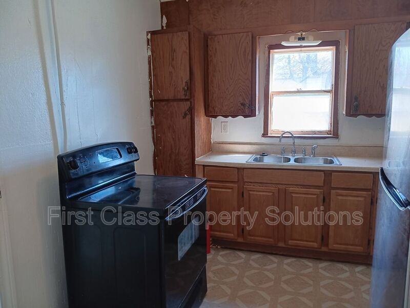 1701 Ne 34th St - Photo 2 of 15