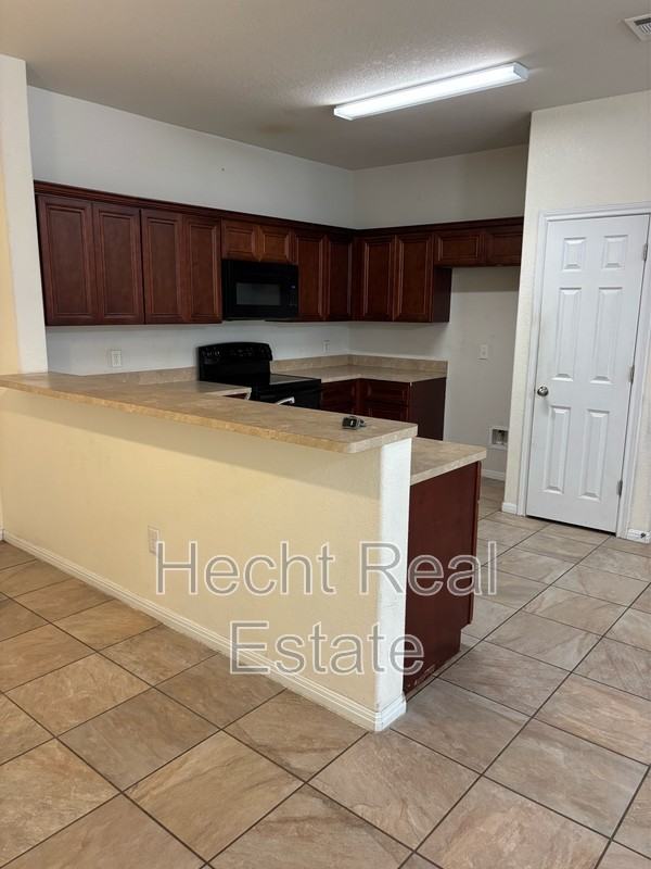 342 Main St - Photo 4 of 11