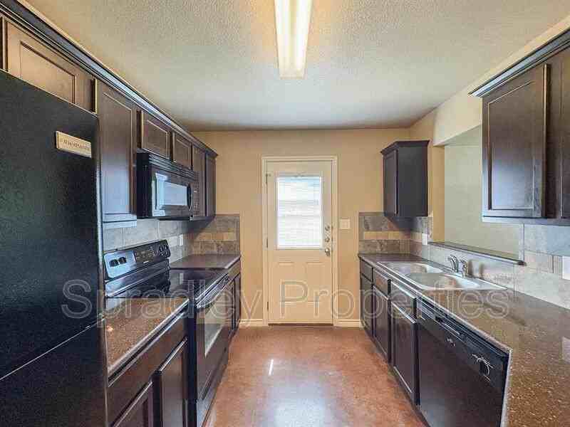 723B E Ridge Blvd - Photo 5 of 14