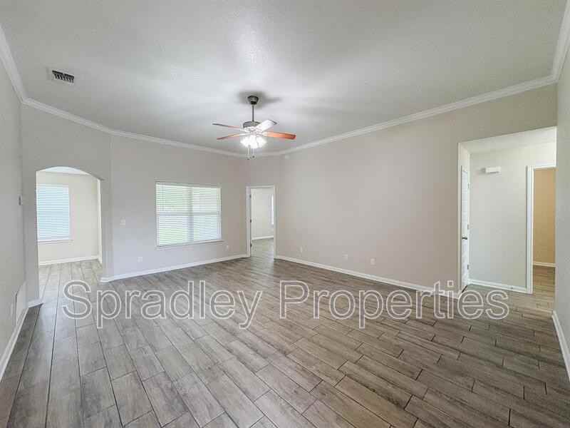 826 Kacie Dr - Photo 2 of 13