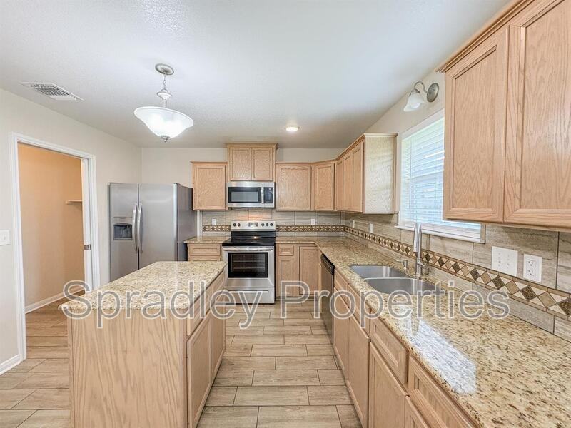 826 Kacie Dr - Photo 4 of 13