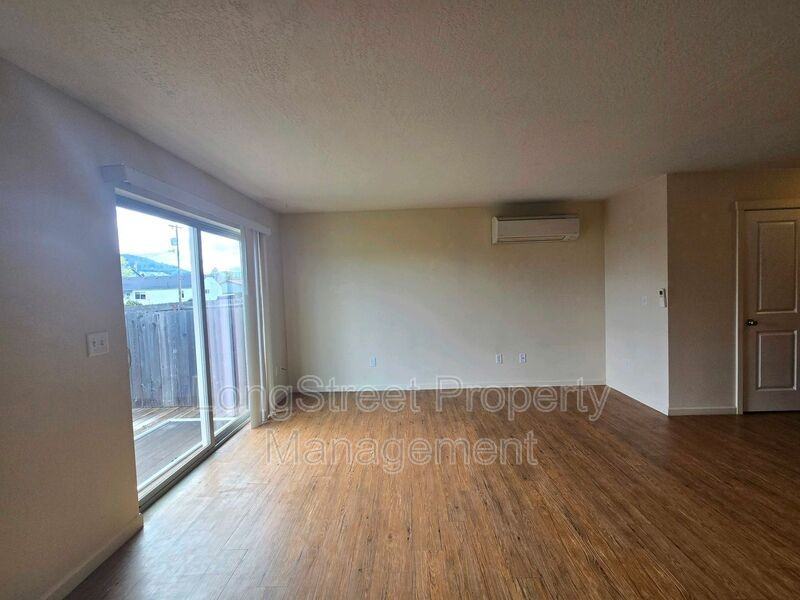 1810 College St - Photo 5 of 30