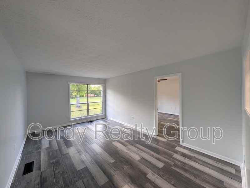 2994 Madison St - Photo 3 of 17