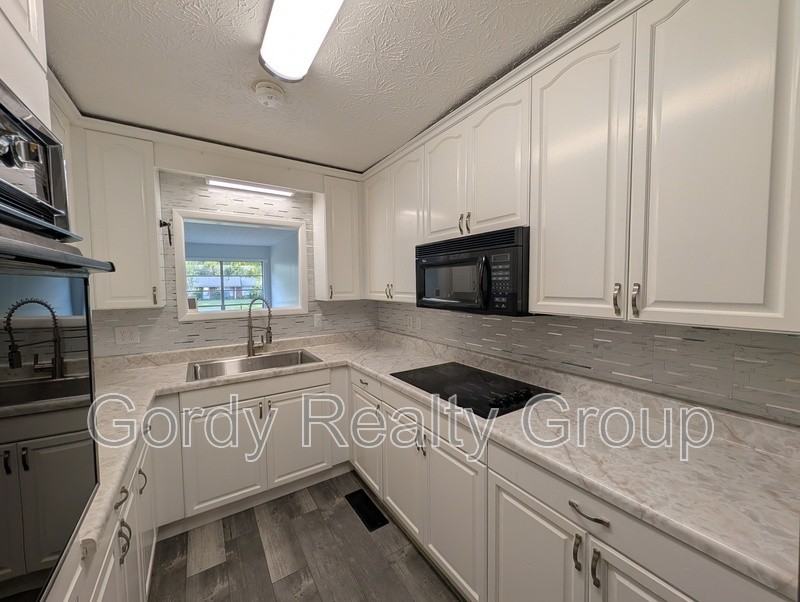 2994 Madison St - Photo 7 of 17