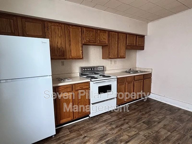 428 E Main St #1-2UPPER - Photo 2 of 7