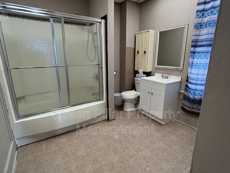 428 E Main St #1-2UPPER - Photo 3 of 7