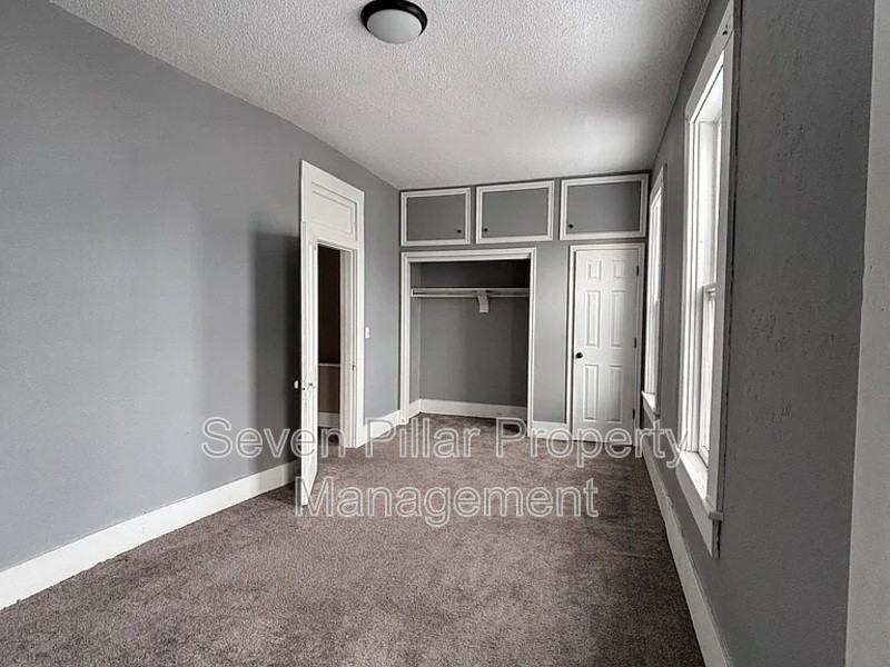 428 E Main St #1-2UPPER - Photo 4 of 7