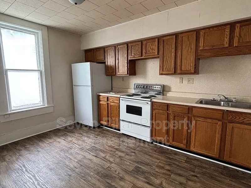 428 E Main St #1-2UPPER - Photo 7 of 7