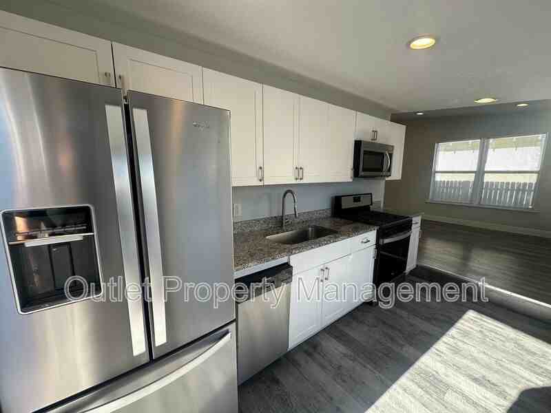 129 E Concord St #129B - Photo 3 of 18