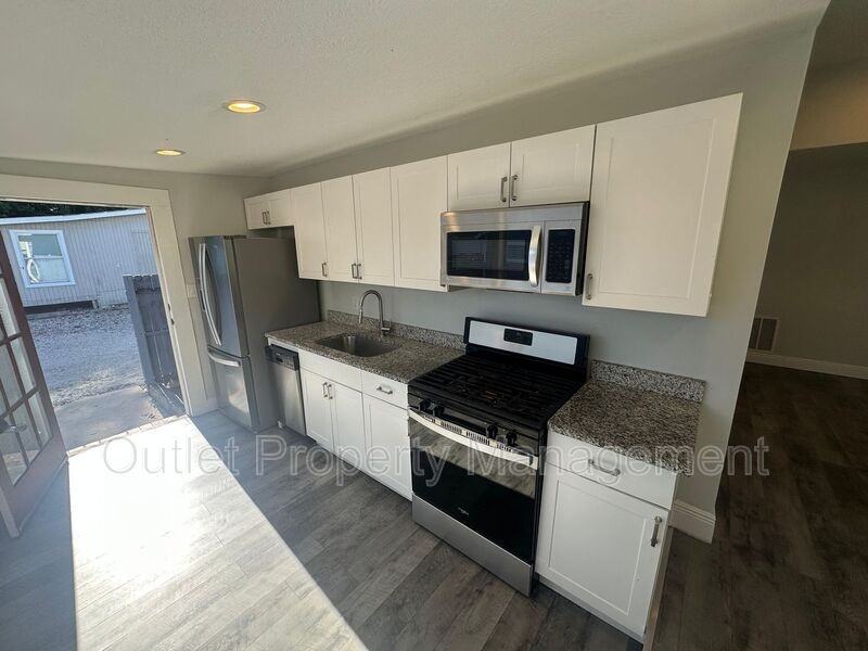 129 E Concord St #129B - Photo 4 of 18