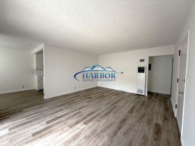 213 W Manchester Blvd #6 - Photo 2 of 10