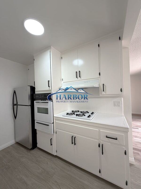 213 W Manchester Blvd #6 - Photo 6 of 10