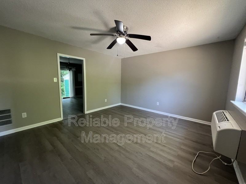 430 S Smith St #C - Photo 5 of 9