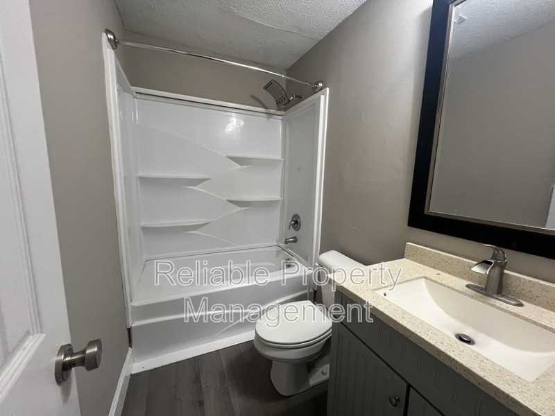 430 S Smith St #C - Photo 7 of 9