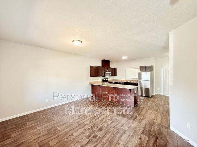 12600 Ne 49th St - Photo 3 of 18