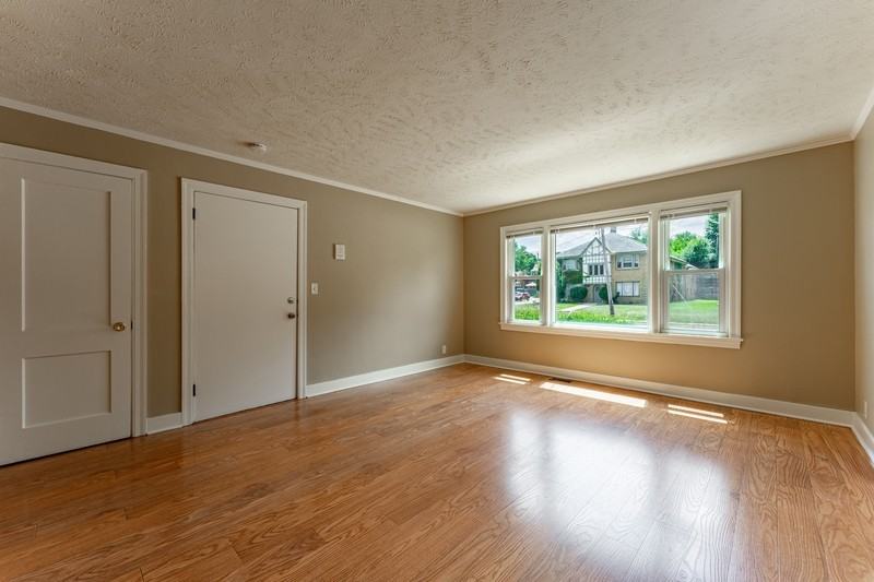 2315 Auburn St - Photo 5 of 15