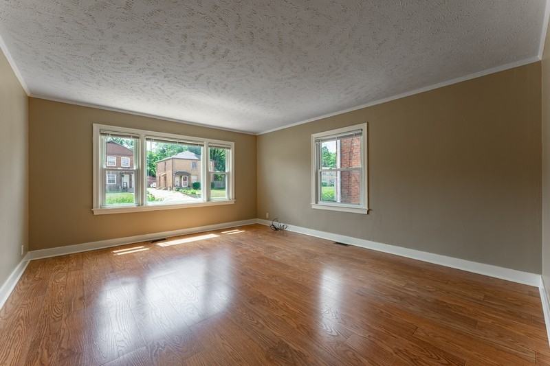 2315 Auburn St - Photo 7 of 15