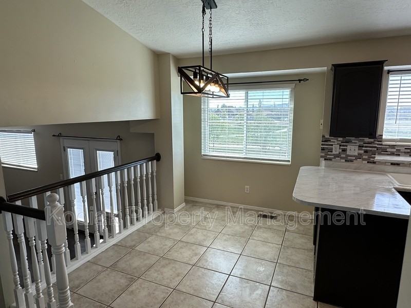 1941 Jenny Ln - Photo 5 of 20